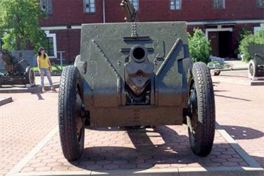 Pevnosť hrdina Brest (Bielorusko) - 122mm húfnica vzor 1930
