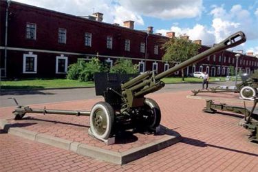 Pevnosť hrdina Brest (Bielorusko) - 76mm delo vzor 1942