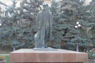 Gagauzsko - Komrat - Socha V.I.Lenina pred sídlom vlády Gagauzsko - Komrat - Socha V.I.Lenina pred sídlom vlády