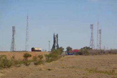 Kozmodróm Bajkonur - príprava kozmickej rakety na štart do kozmu