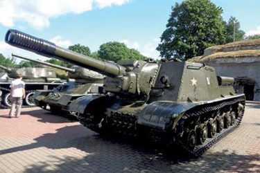 Pevnosť hrdina Brest (Bielorusko) - samohybné delo ISU 152