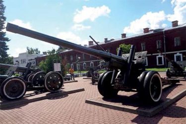 Pevnosť hrdina Brest (Bielorusko) - 122 mm delo vzor 1937